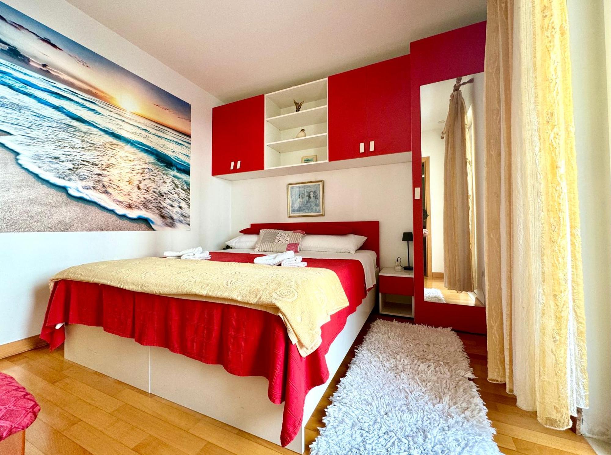 Renovated Center Roberto Leilighet